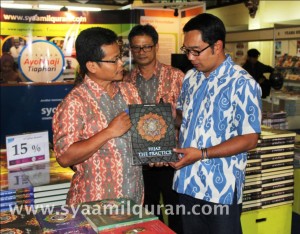 Walikota Bandung dan Wagub Jabar Kunjungi Stand Syaamil Quran