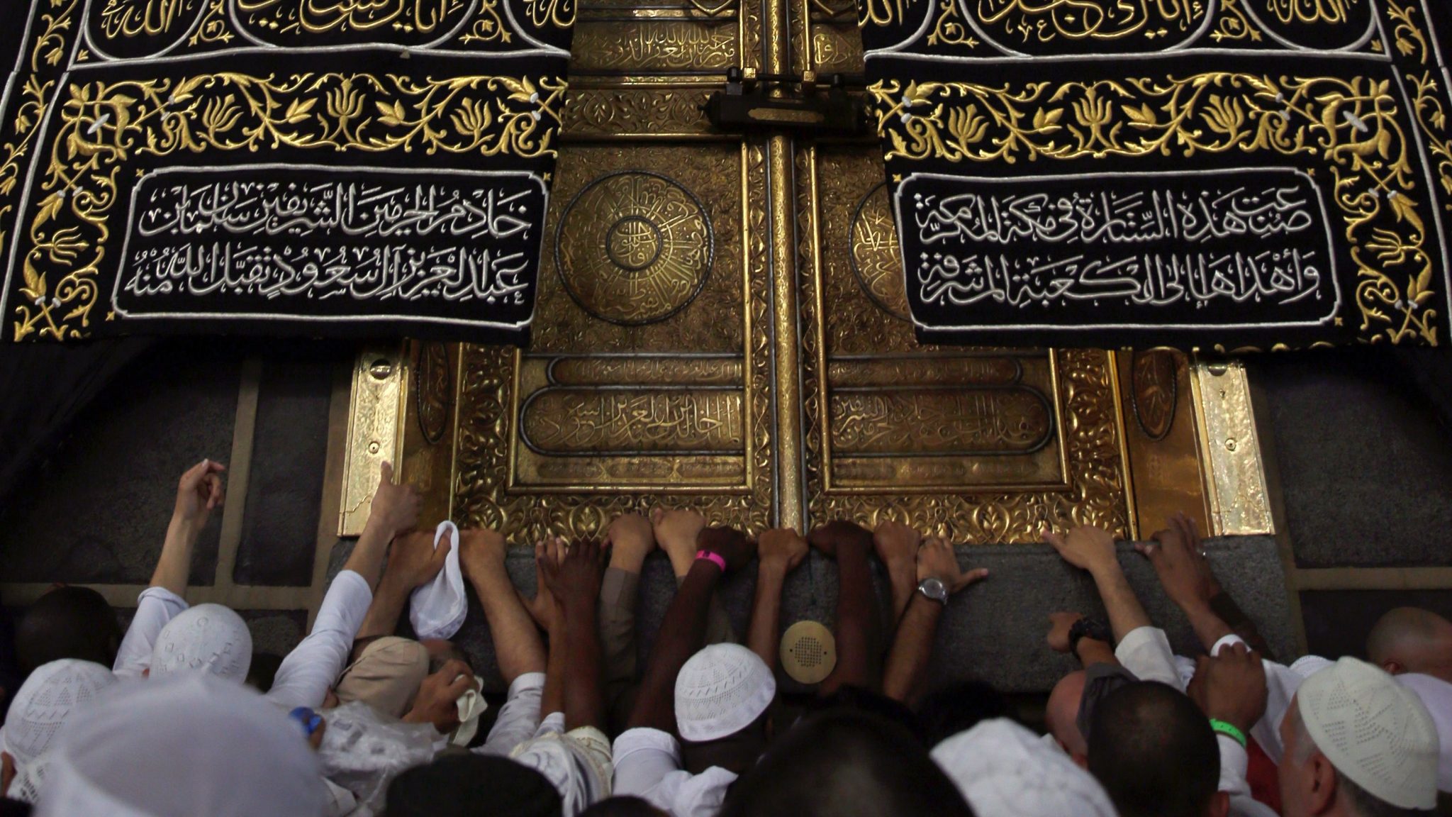 Berdo’a di Multazam – Syaamil Quran